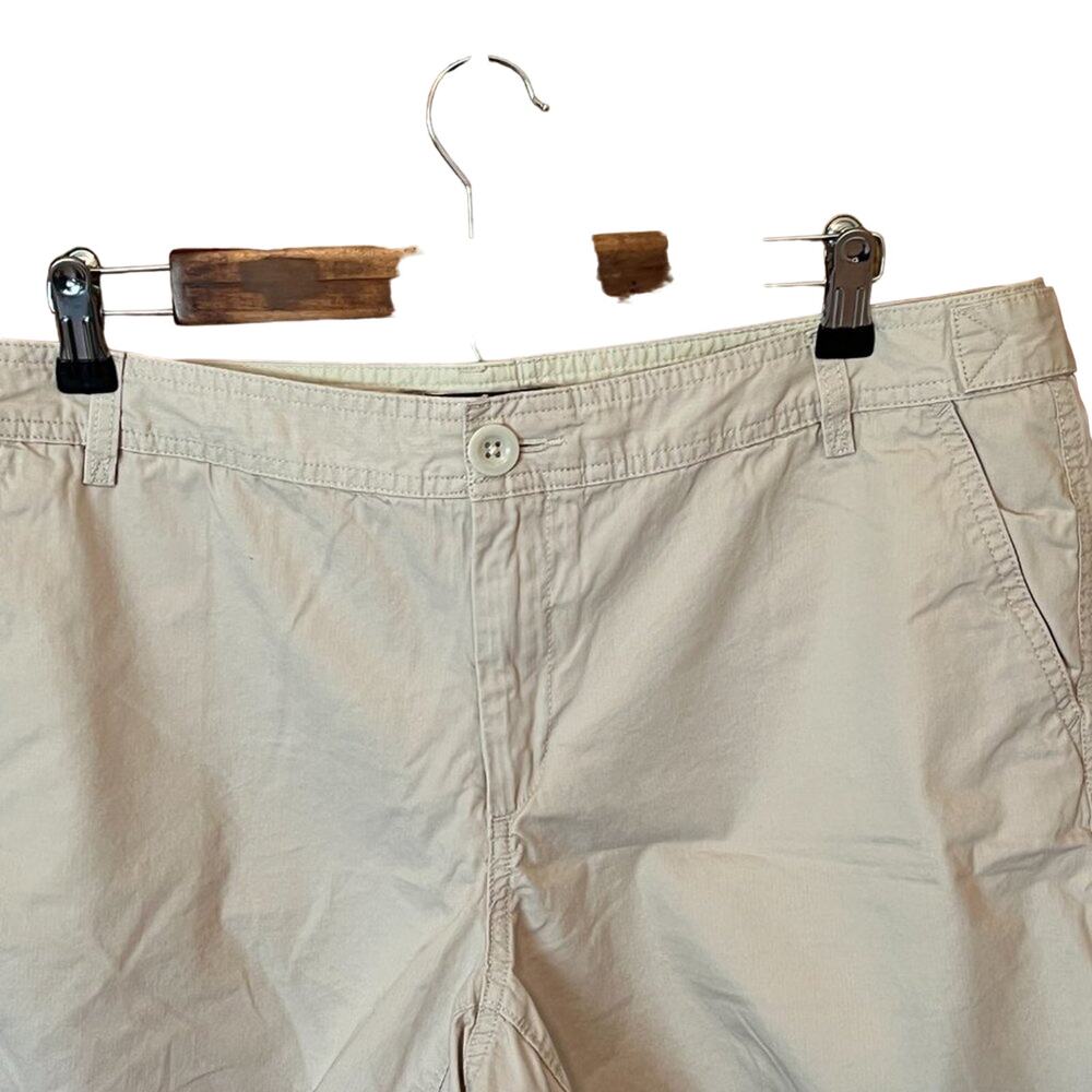 Eddie Bauer Khaki Shorts Size 14 - Picture 2 of 6